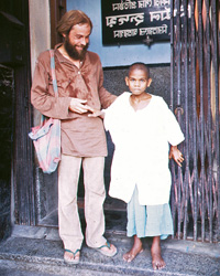 Lutz Drescher and little Lau in India